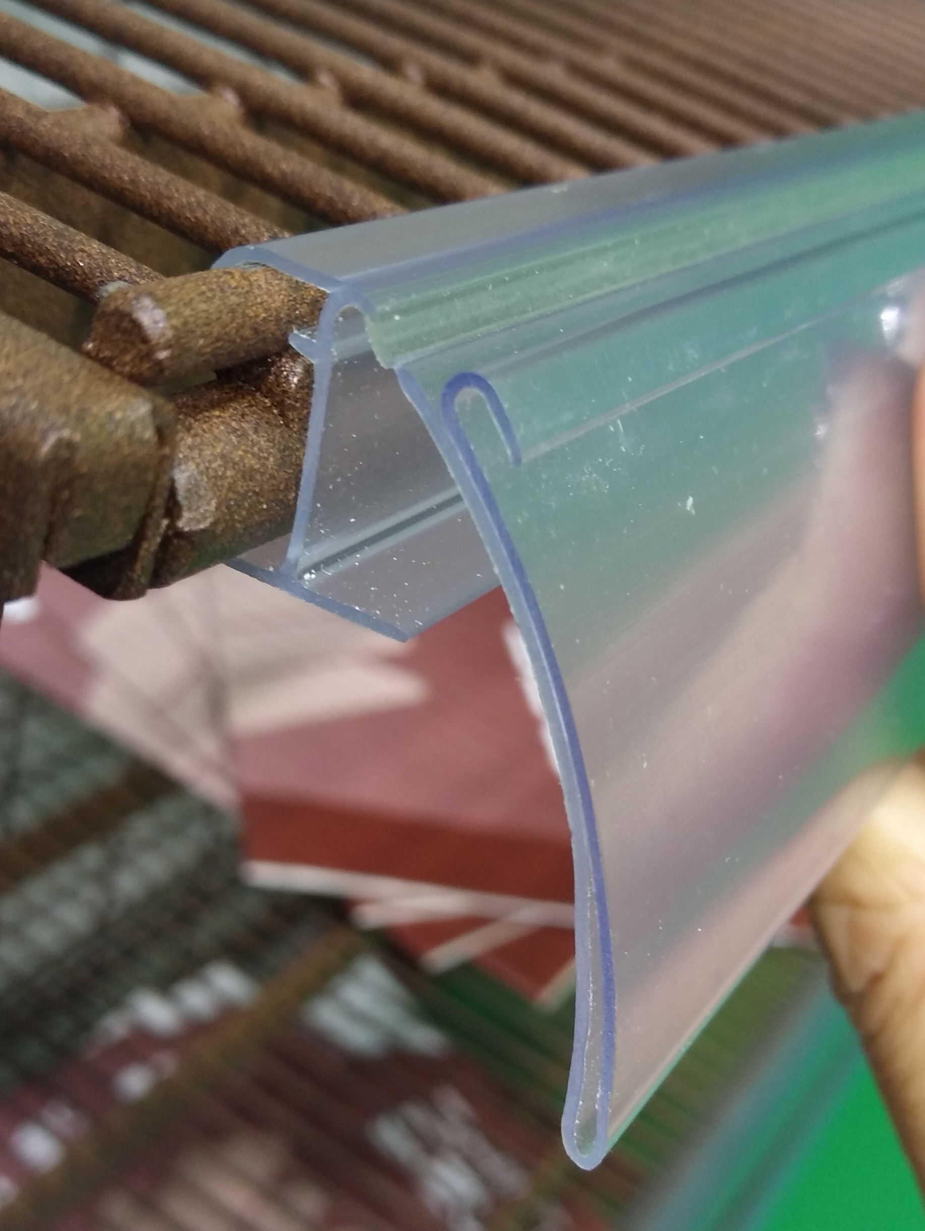 Wire shelf label holder